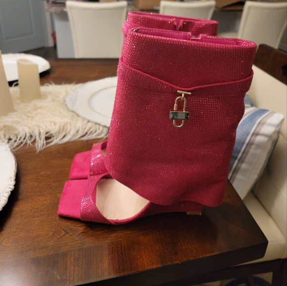 Blingy Boots - Picture 5 of 6